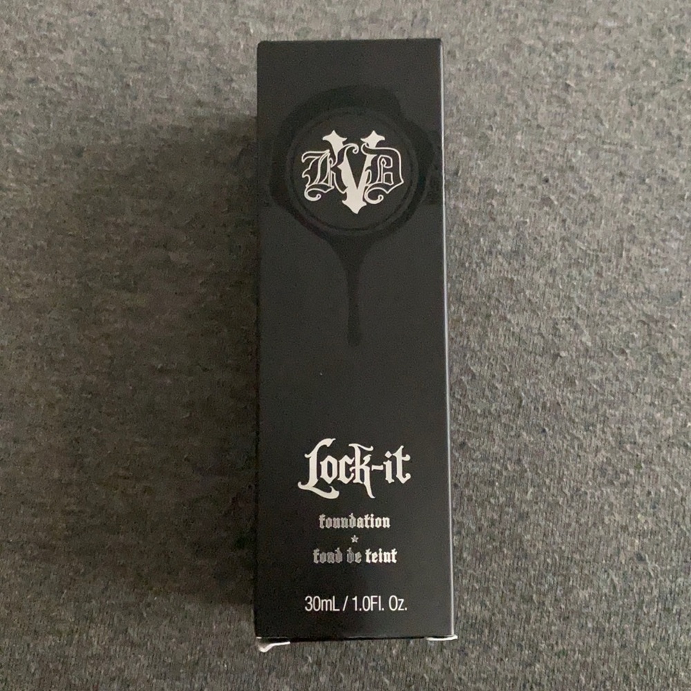 Kay Von D - Lick It Foundation LIGHT 45